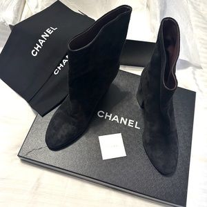 CHANEL Ankle Boots • 41
